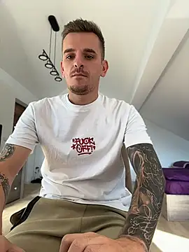 Huge_cock22cm stripchat live cam model