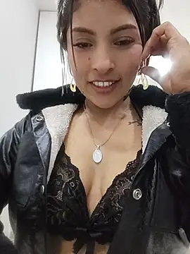 Fox_Roxxan stripchat live cam model
