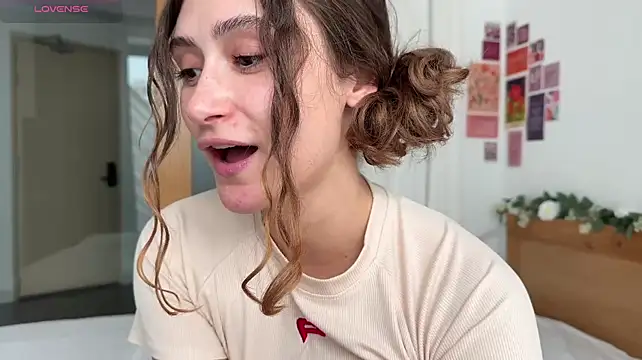 cutiemari stripchat live cam model
