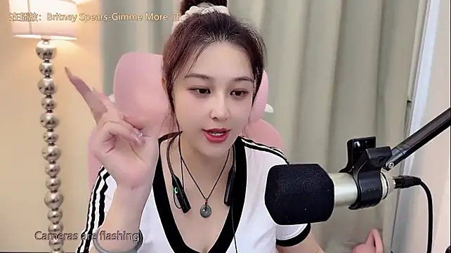 Queenqiao stripchat live cam model