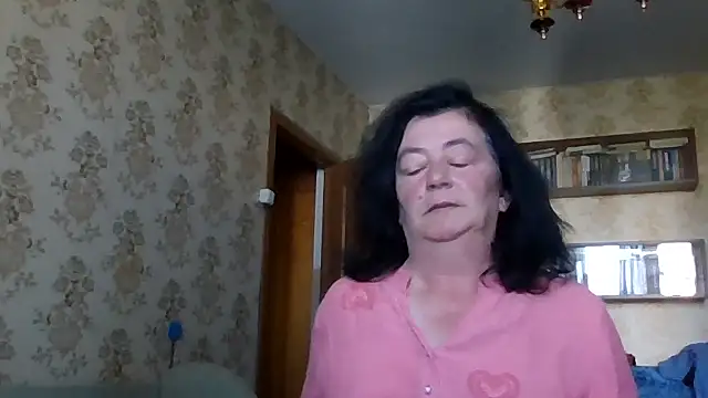 GypsiQueen2 stripchat live cam model