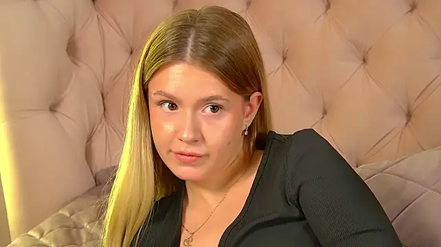 MilanaBalmain stripchat live cam model