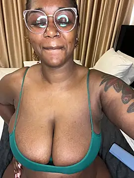 Honeylust26 stripchat live cam model