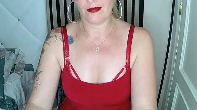 xxNoeliaxx stripchat live cam model