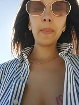 Linda_Ernestine stripchat live cam model