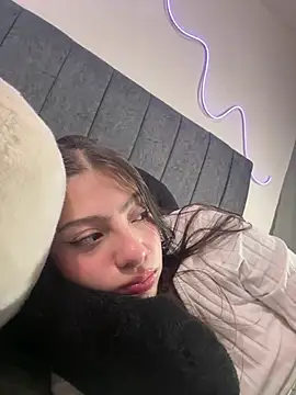 D-Bunnyyy stripchat live cam model