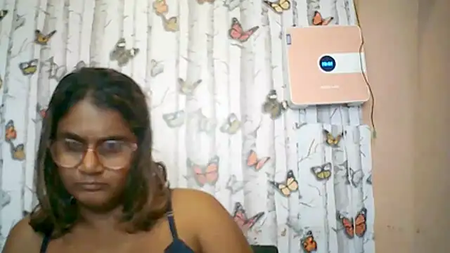 indianstrawberrylips4u stripchat live cam model