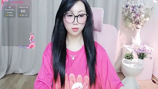 shynana stripchat live cam model