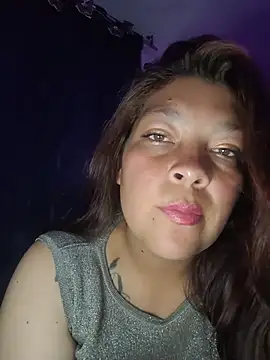 CurvyMilen stripchat live cam model