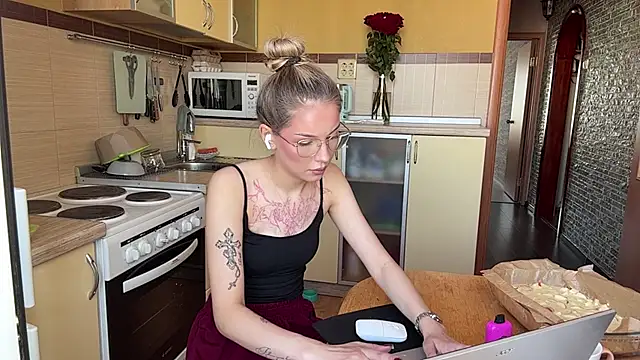 PearlCiccarone stripchat live cam model