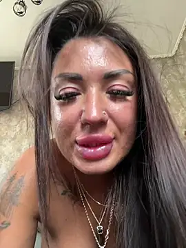 RuslanaXX stripchat live cam model