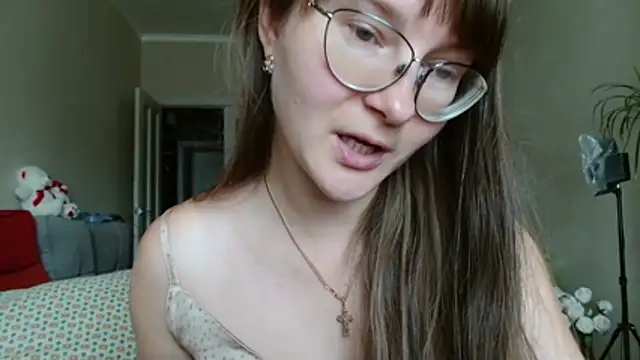 KiraGoldens stripchat live cam model