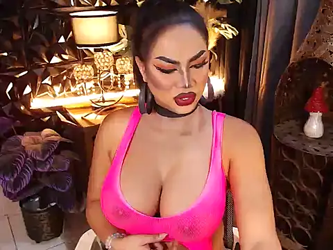 TRANSLUNAA stripchat live cam model