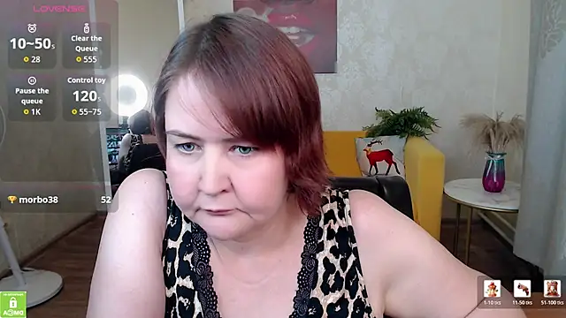 QUEEN02030 stripchat live cam model