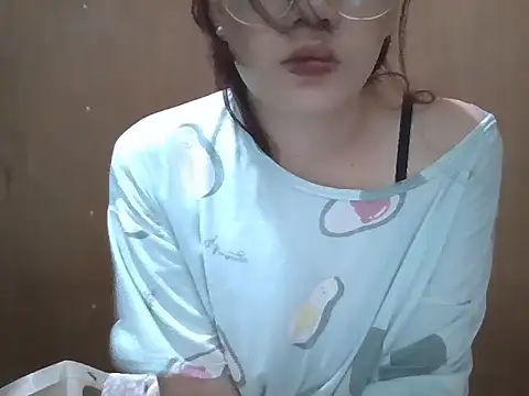 mariswaan stripchat live cam model