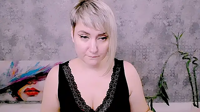 Djullia stripchat live cam model