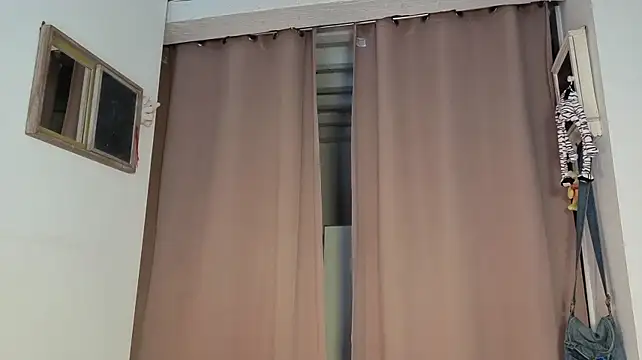 Lola_Belgium stripchat live cam model