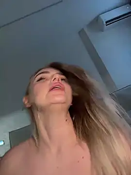 HugeBoobsAlice stripchat live cam model