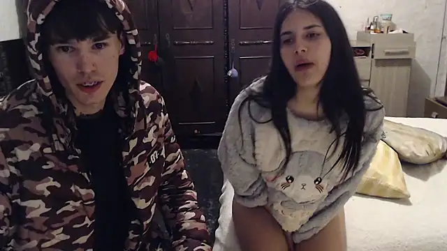 Brilenn stripchat live cam model