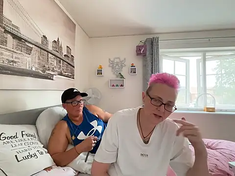 Curvy-Jinx stripchat live cam model