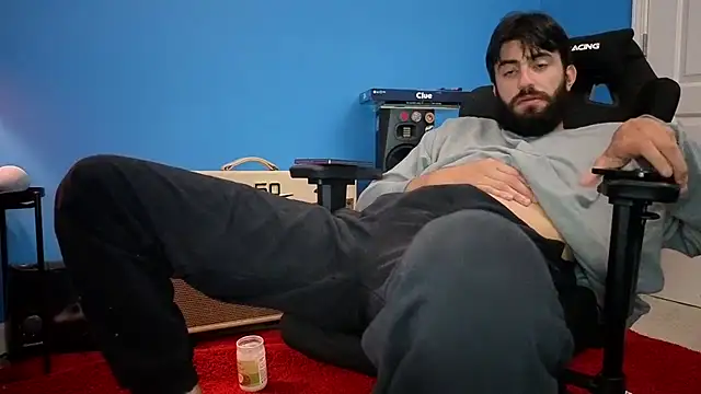 gorgeousgiant stripchat live cam model