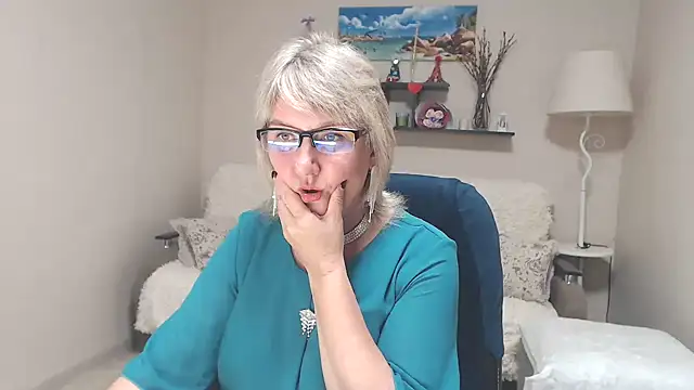FleurMays stripchat live cam model