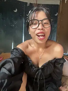Hikomy- stripchat live cam model