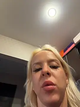 LikaCat stripchat live cam model