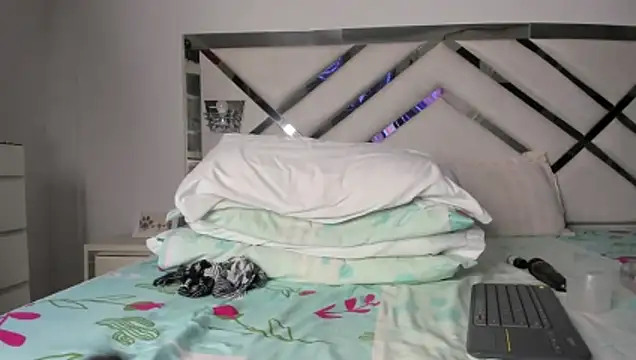 maybelline69 stripchat live cam model