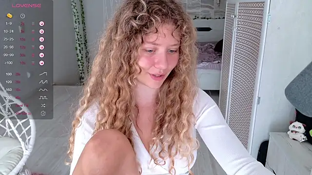 Milounee stripchat live cam model