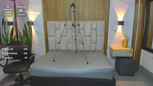 SckarletBloom stripchat live cam model