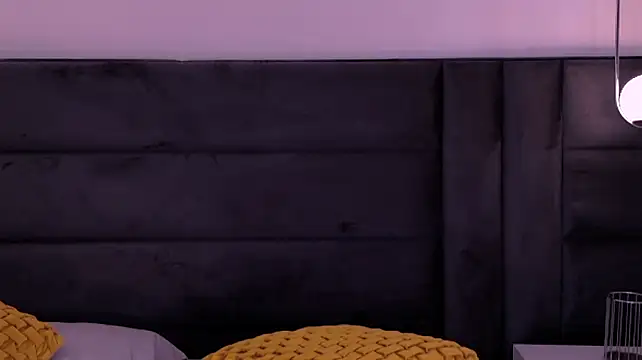 ErikaBenz_ stripchat live cam model