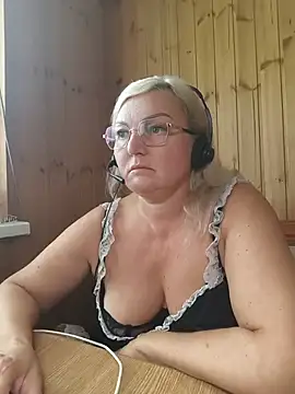 White-Chocolatte stripchat live cam model
