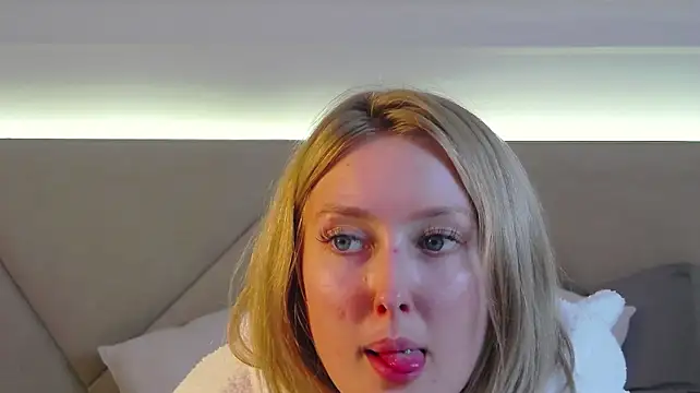 MarianeSun stripchat live cam model