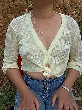 Ama-ra stripchat live cam model