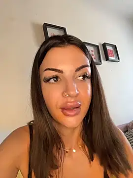 Carlafeet stripchat live cam model