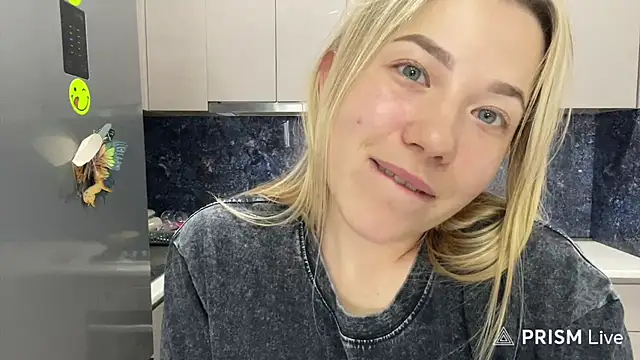 alyrasun stripchat live cam model