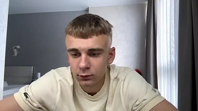 SoloFury stripchat live cam model