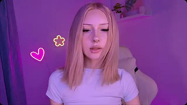 SashaQuin stripchat live cam model