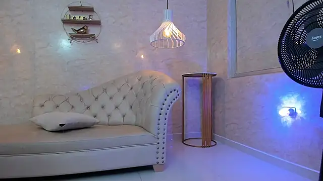 KATYY_SAENZ stripchat live cam model