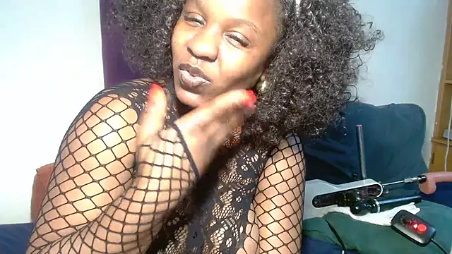 Juicy-luciey stripchat live cam model