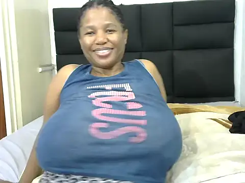 BustyBoobs_86 stripchat live cam model