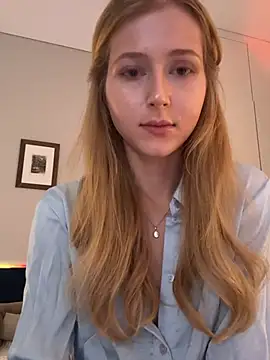 LunaRase stripchat live cam model