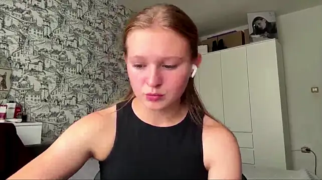 LisFris stripchat live cam model