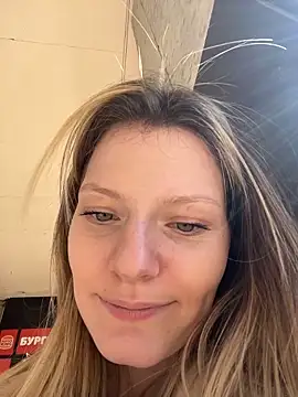 MaryHiggins stripchat live cam model