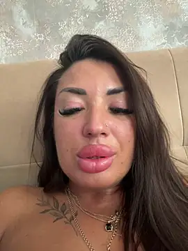 RuslanaXX stripchat live cam model
