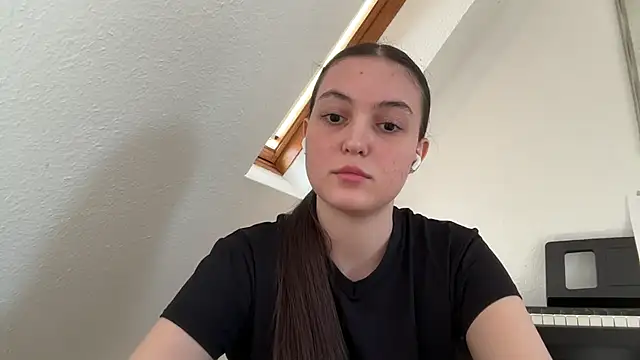 SoreliaLux stripchat live cam model