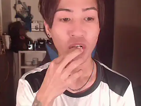Yukino23 stripchat live cam model