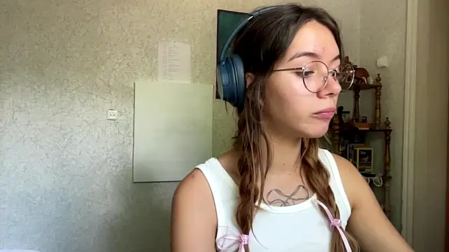 meowskyy stripchat live cam model