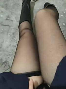 Bee_zzzz stripchat live cam model